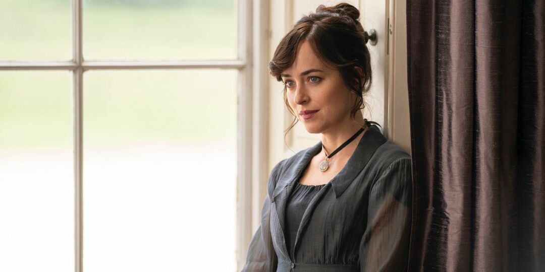 Dakota Johnson como Anne Elliot en el encabezado de Persuasión