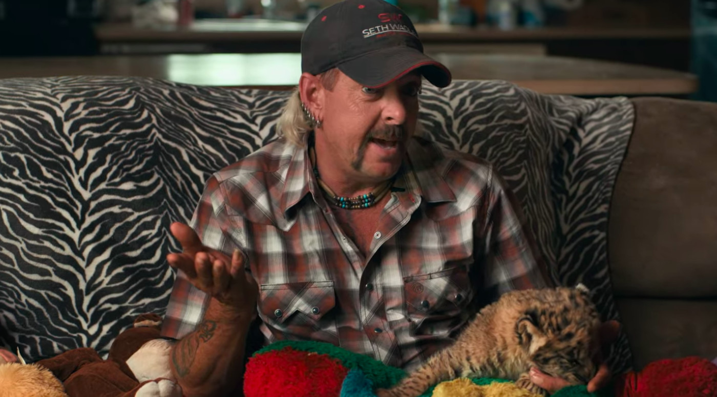 Rózsaszín flitteres ing Joe Exotic viselt a " Tiger King"-en, árverésre bocsátották az eBay-en | Összetett