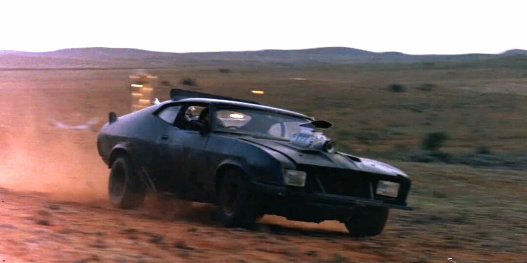 V8 Interceptor în Mad Max 2 The Road Warrior