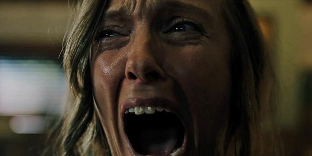 Toni Collette gritando en Hereditary 