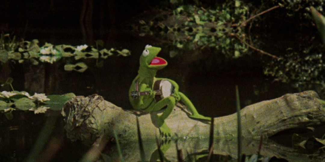 Kermit zingt Rainbow Connection in The Muppet Movie