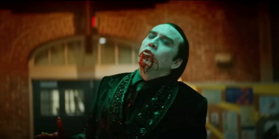 Nic Cage kuin Dracula juomassa verta