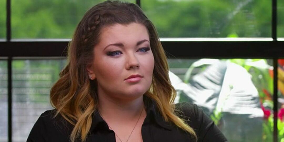 Amber Portwood van Teen Mom in een zwarte top