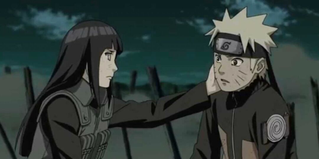 Hinata legt haar hand op Naruto's wang tijdens de oorlog in Naruto Shippuden