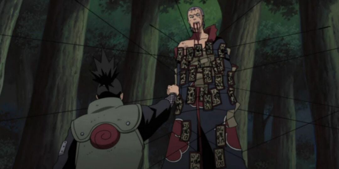 Shikamaru vangt Hidan op met explosieve ladingen in Naruto Shippuden