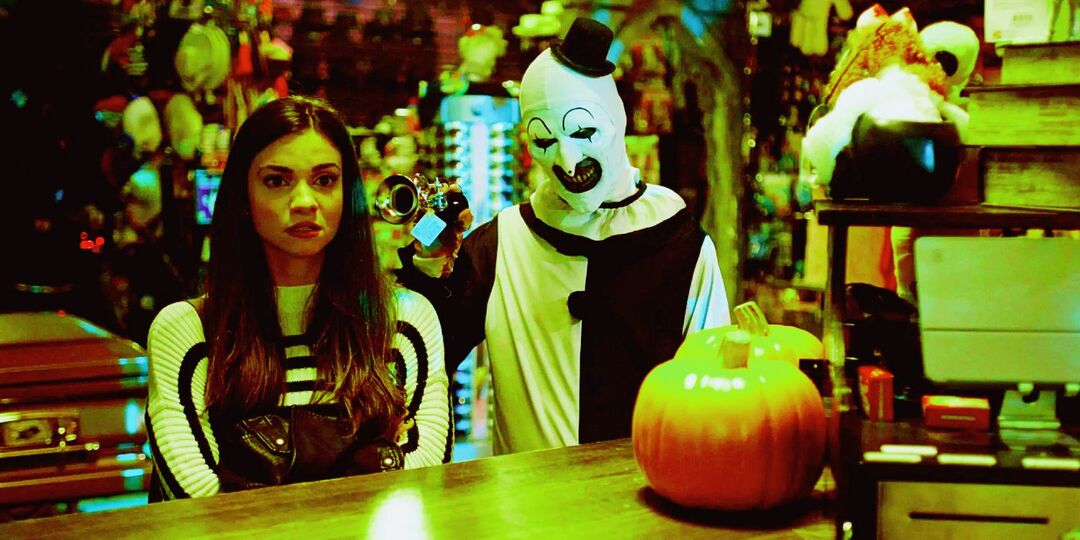 Sienna-Next-To-Art-The-Clown-I-Halloween-Store-Terrifier-2