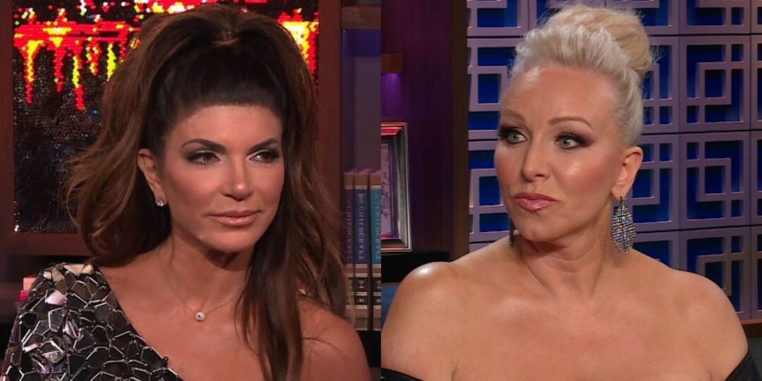 Η Teresa Giudice και η Margaret Josephs από το RHONJ κοιτάζουν η μία την άλλη