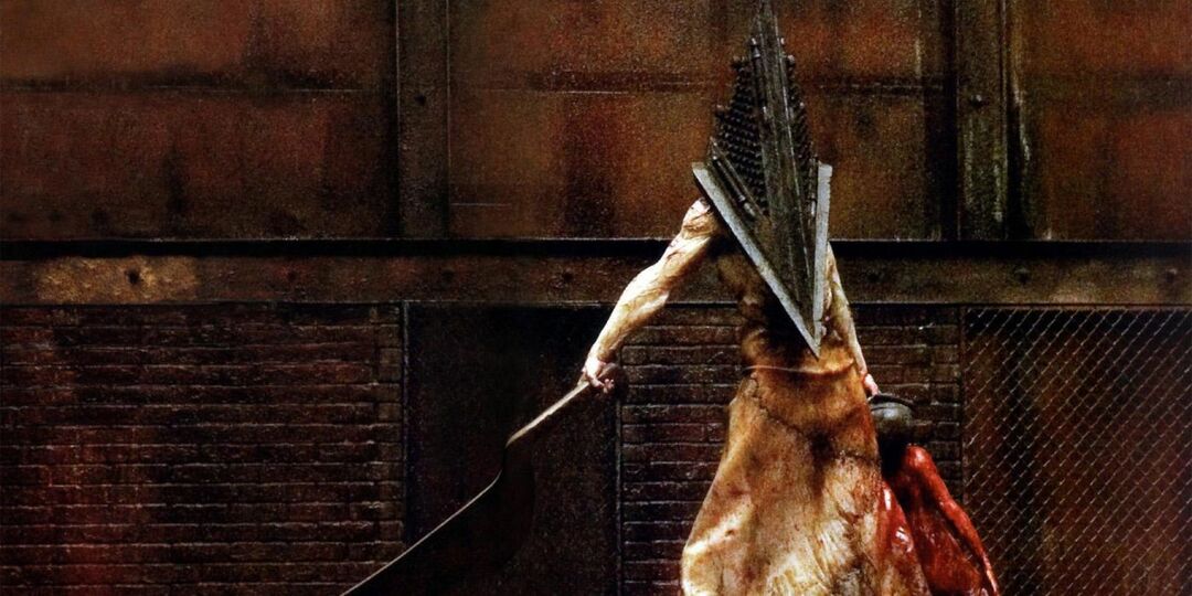 Pyramid Head holder en lang kniv i Silent Hill